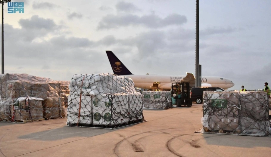 وصول أولى طلائع الجسر الجوي السعودي الإغاثي إلى الجزائر للإسهام في تخفيف الآثار الناجمة عن الحرائق (واس)