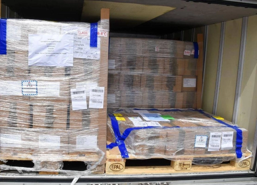 الشحنة الإغاثية لحظة وصولها تونس العاصمة (مكة)