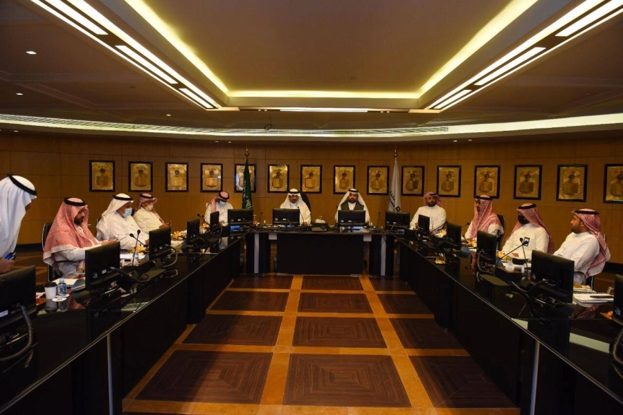 أثناء الإجتماع