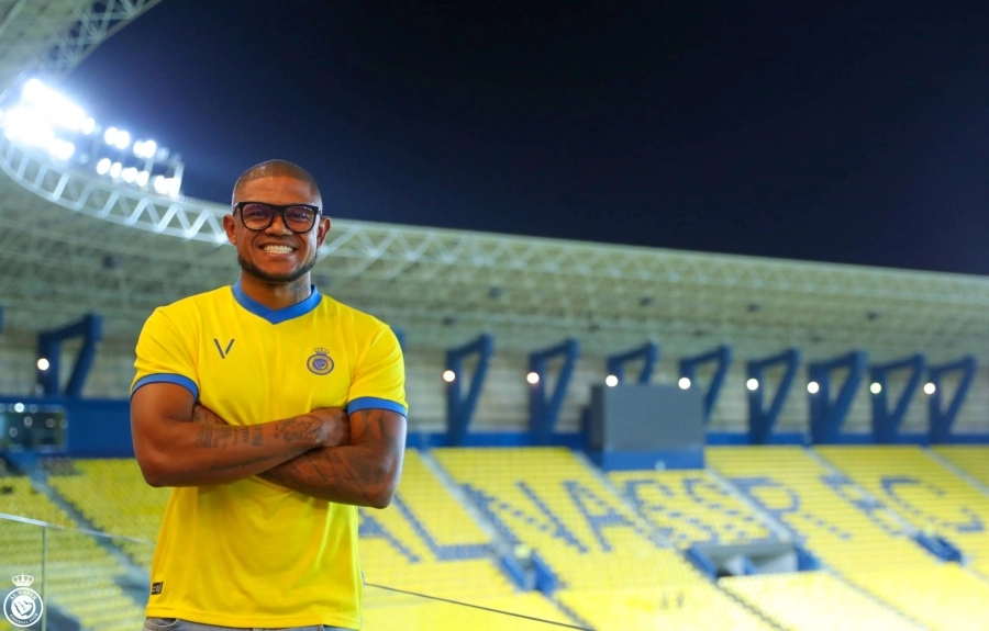 أنسيلمو بشعار النصر