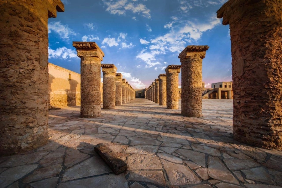 شاطئ العقير.. وجهة عشاق الطبيعة والاستجمام