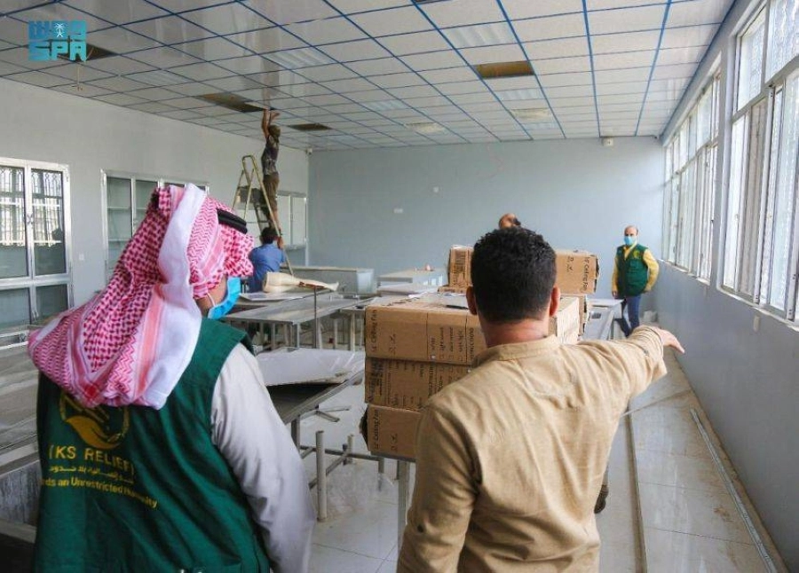 وصول المعدات الطبية لكلية طب عدن (واس)