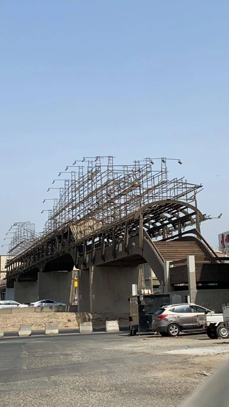 جسر الروابي المتهالك                                                          (أنس الحارثي)