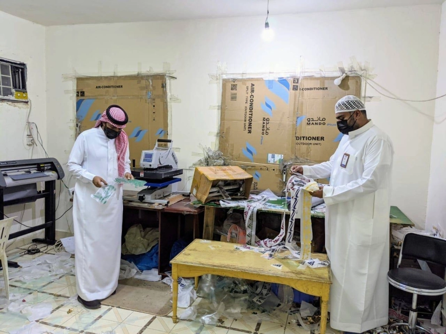 أمانة جدة ضبط شقة سكنية بالبغدادية لتزوير ماركات الملابس