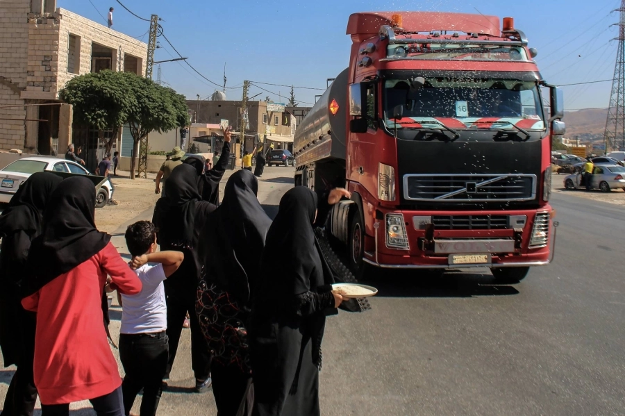 






معاناة البنزين تخنق الشارع اللبناني            (د ب أ)