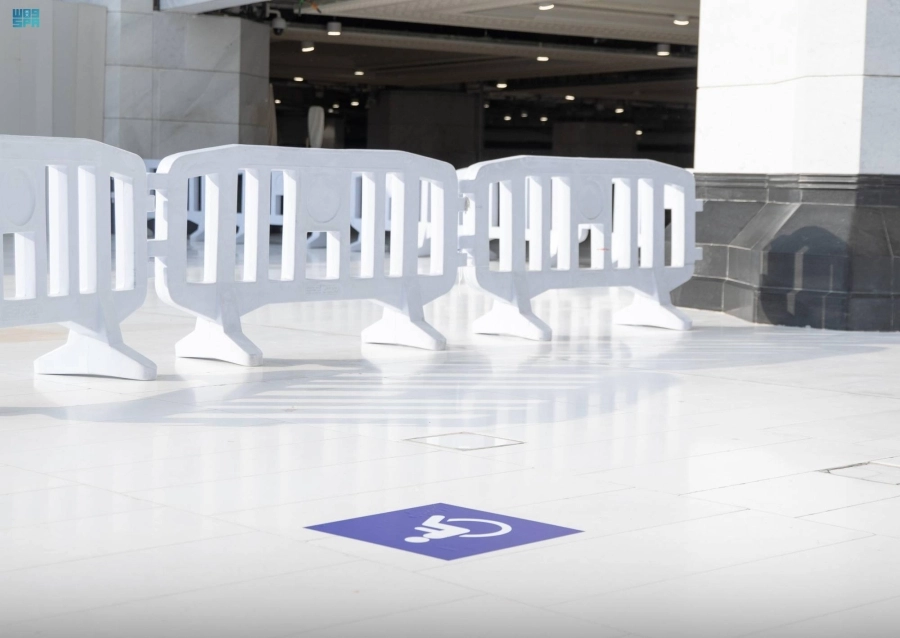 ملصقات إرشادية لذوي الإعاقة بالمسجد الحرام     