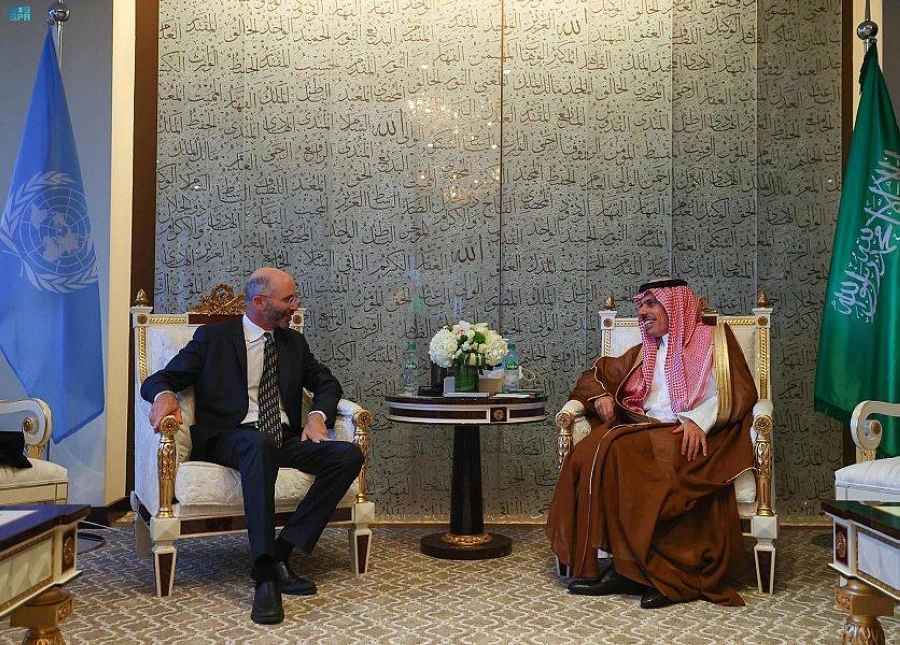 وزير الخارجية والمبعوث الأمريكي