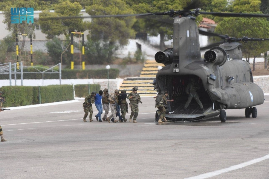 تدريبات قتالية خلال المناورات                                   (واس)