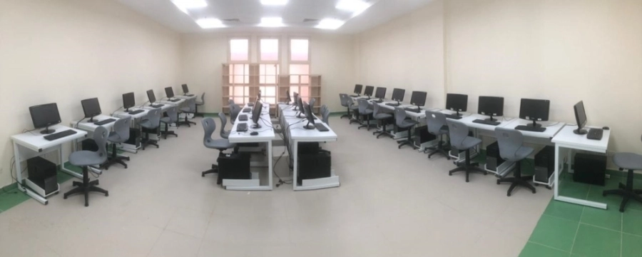 معمل حاسب آلي في مدرسة أهلية                (مكة)