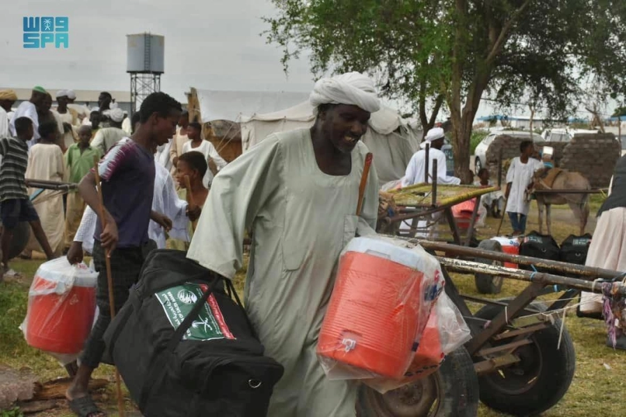 






مساعدات للمتضررين من الفيضانات بالسودان                                         (واس)