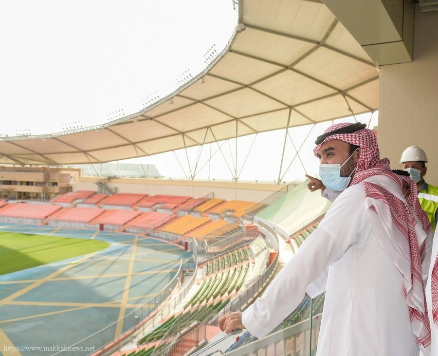 عبدالعزيز بن تركي يتابع إحدى المراحل