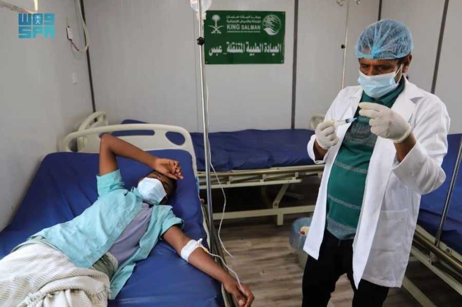 أحد المستفيدين من عيادات المركز المتنقلة باليمن (مكة)