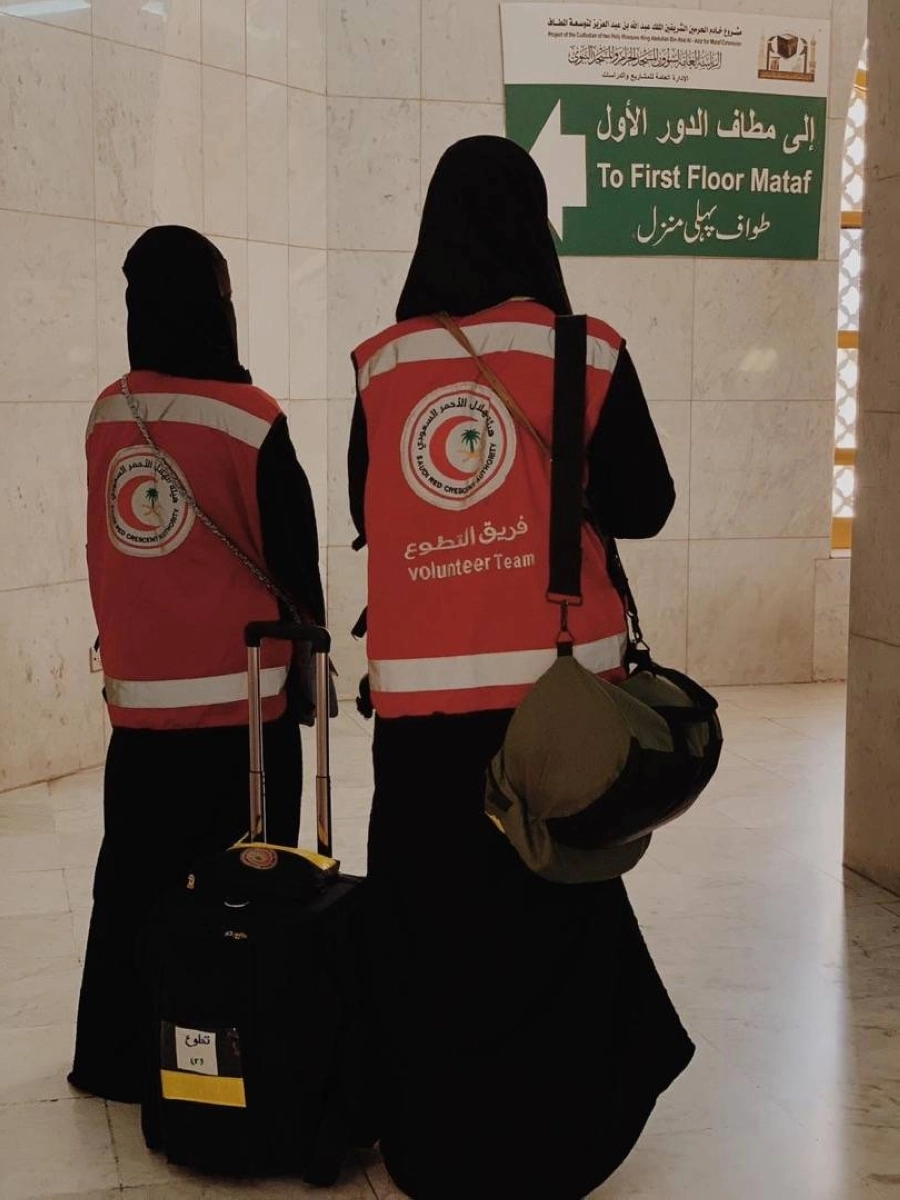المتطوعون والمتطوعات يسعفون 49 حالة في الحرم المكي الشريف اليوم الجمعة
