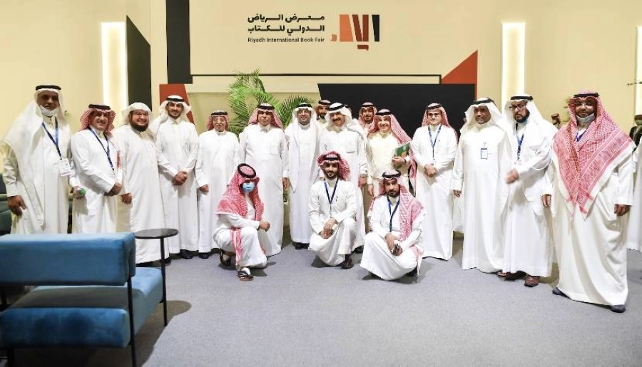 وزير الإعلام المكلّف يزور معرض الرياض الدولي للكتاب ويشيد بالثقافة العراقية