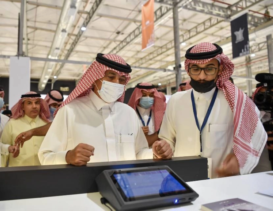 وزير الإعلام المكلّف يزور معرض الرياض الدولي للكتاب ويشيد بالثقافة العراقية