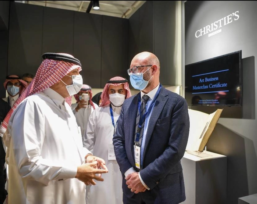 وزير الإعلام المكلّف يزور معرض الرياض الدولي للكتاب ويشيد بالثقافة العراقية