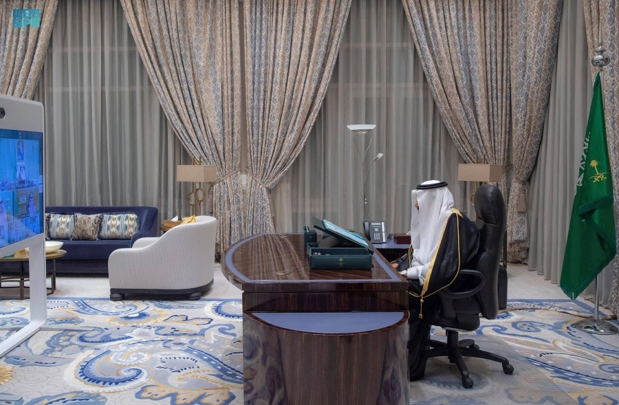 خادم الحرمين لدى ترؤسه جلسة مجلس الوزراء  (واس)