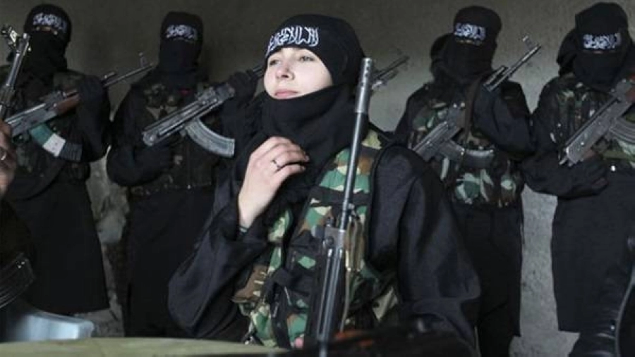 






أوروبية تحمل السلاح مع داعش                                           (مكة)