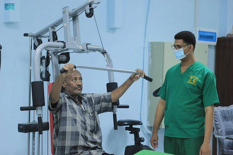 عملية تأهيل مرضى الأطراف الصناعية (واس)