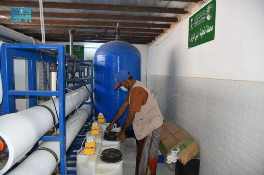 عملية تحلية وفلترة مياه الشرب (واس)