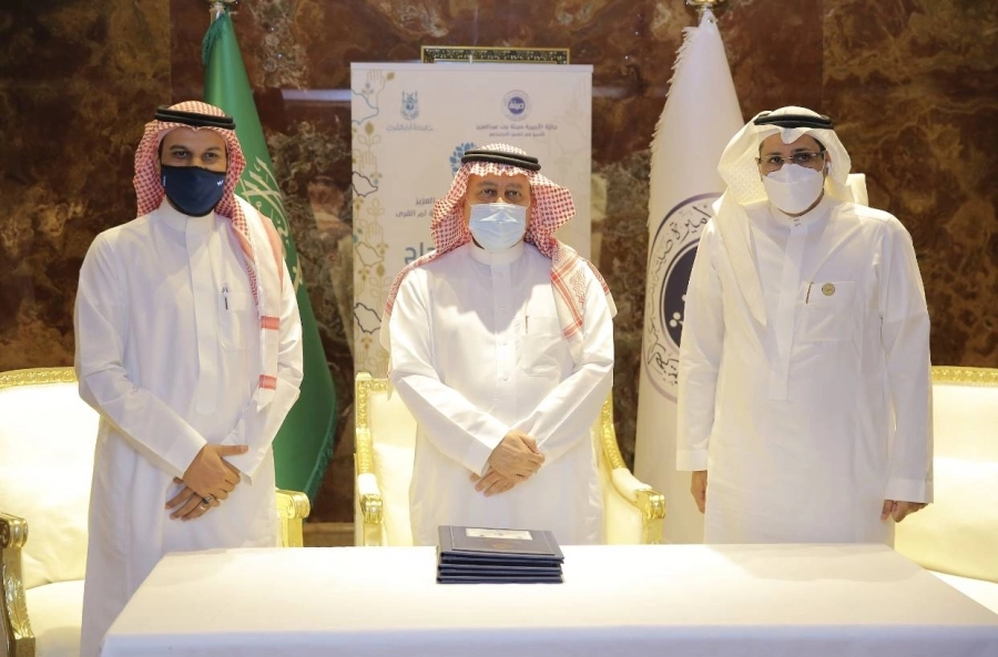 جائزة الأميرة صيتة ومعهد البحوث والدراسات الاستشارية بجامعة أم القرى يوقعان عقود استشارية