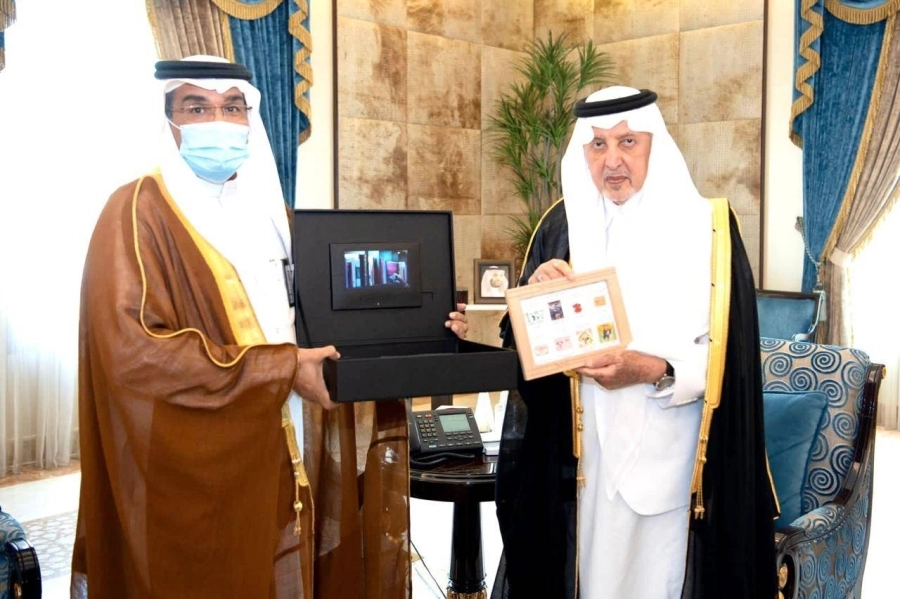 أمير منطقة مكة يستقبل مدير بريد المنطقة