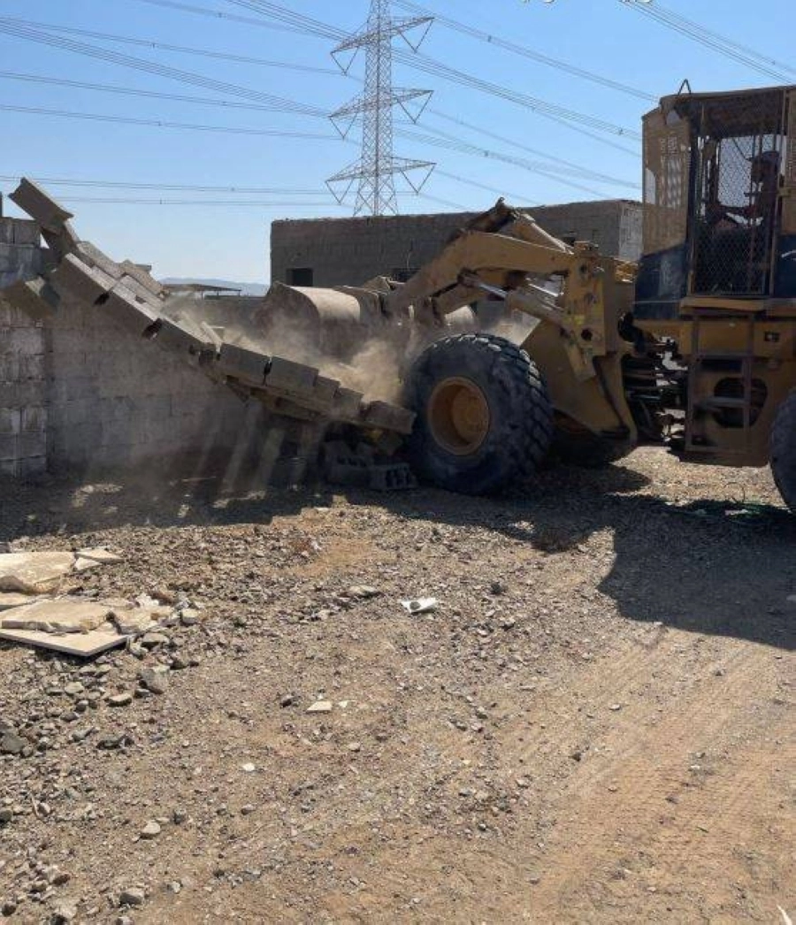 أمانة جدة تزيل تعديات على أراضٍ حكومية بمساحة 50 ألف متر بنطاق طيبة