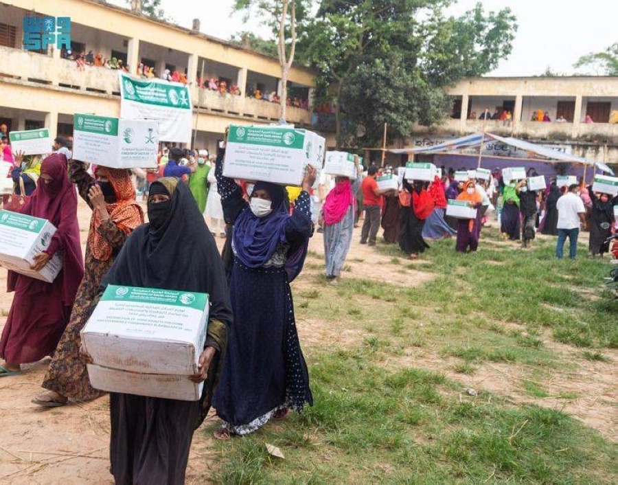 مستفيدات من سلال المركز في احدى الدول الافريقية