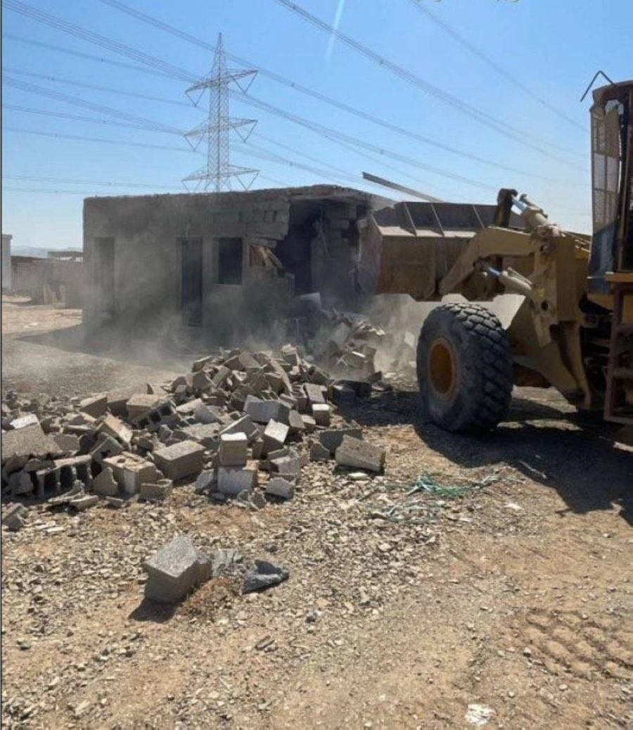 



 آلية خلال أعمال الإزالة         (مكة)