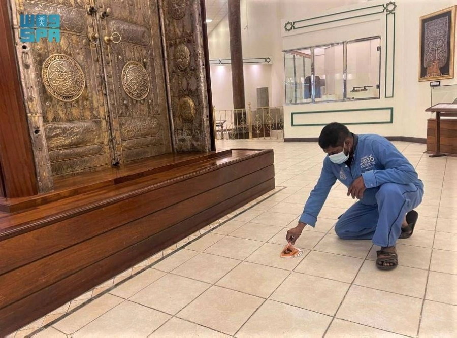 إزالة ملصقات التباعد الجسدي (مكة) 