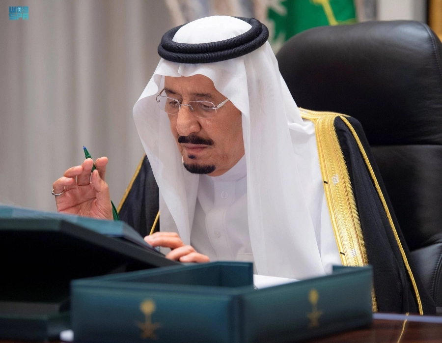






الملك سلمان خلال ترؤسه جلسة مجلس الوزراء عبر الاتصال المرئي                            (واس)