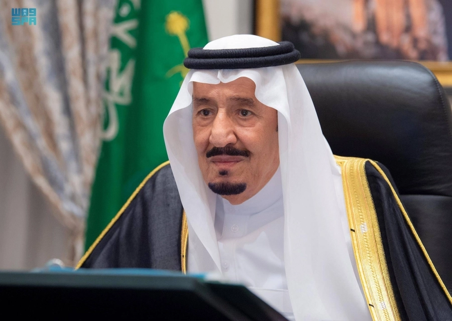الملك سلمان خلال ترؤسه جلسة المجلس عبر الاتصال المرئي (واس) 