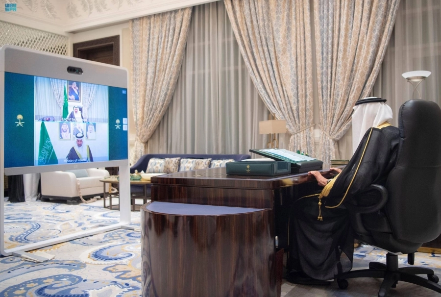 






فهد الجلاجل يؤدي القسم أمام خادم الحرمين                   (واس)