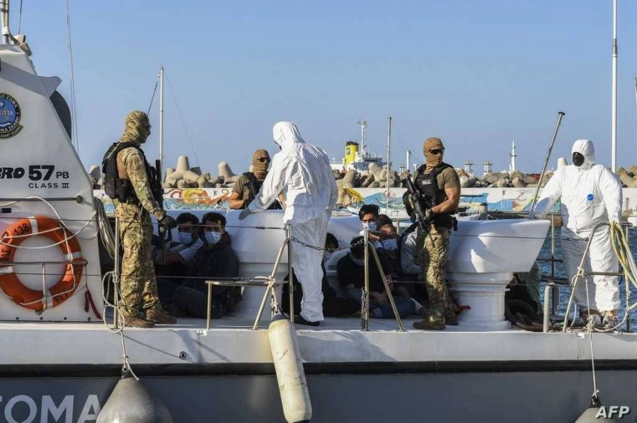 






لاجئون سوريون على حدود تركيا البحرية                                                                      (مكة)