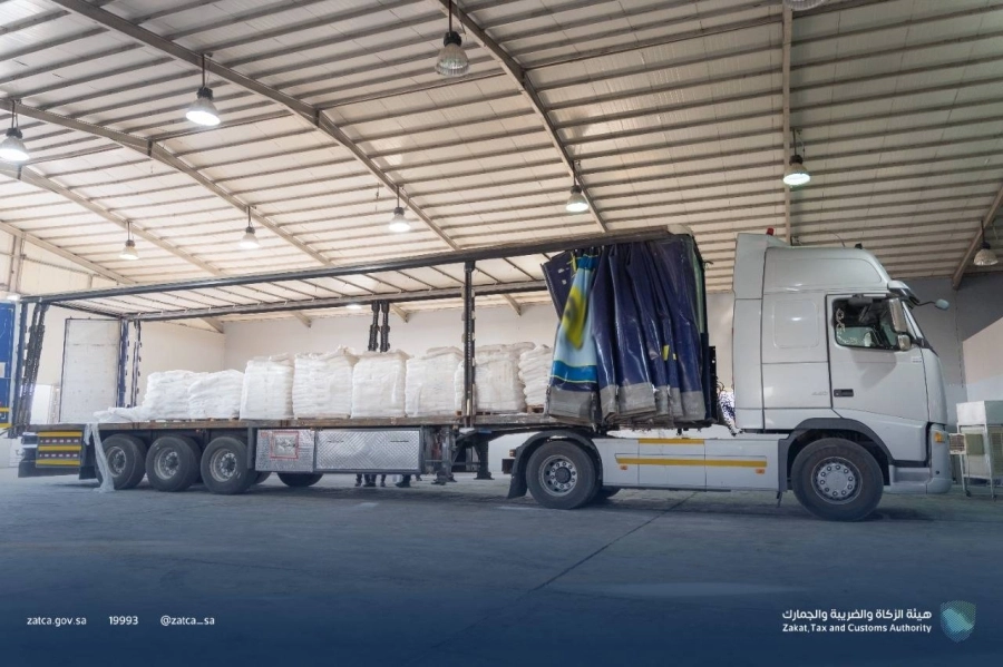 "الزكاة والضريبة والجمارك" تُحبط محاولة تهريب حبوب كبتاجون "مطحونة" تعادل أكثر من 5.2 ملايين حبة