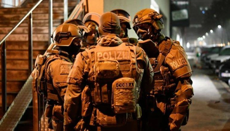 عناصر من الشرطة النمساوية                                     (مكة)