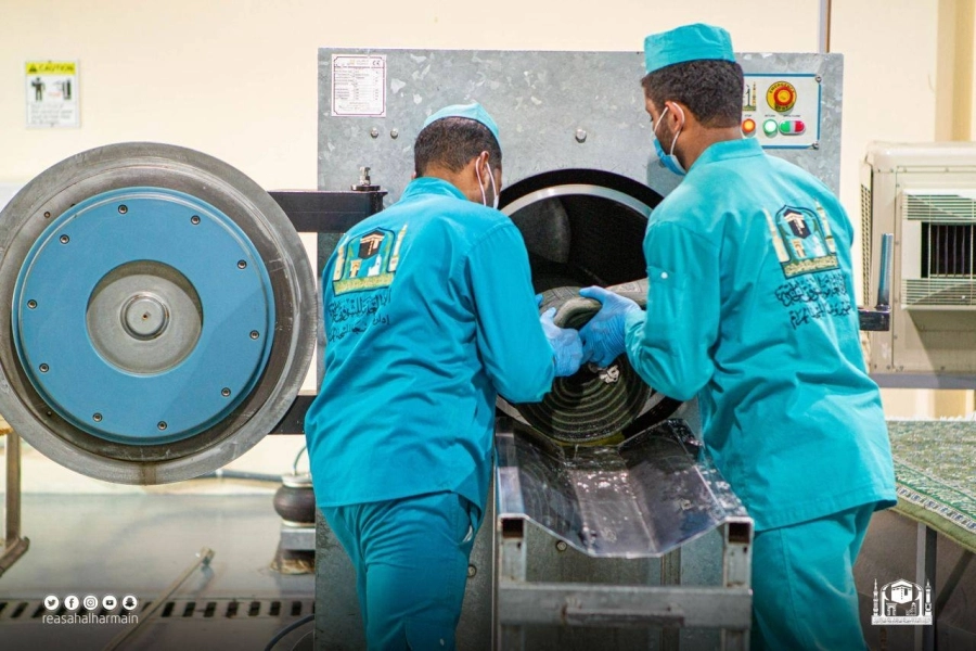 إدخال السجاد للغسيل                                     (مكة)