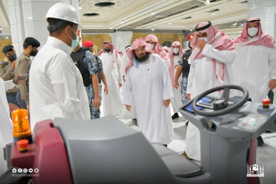 روبوت التطهير الذكي في المسجد الحرام أولى مخرجات مابعد الجائحة