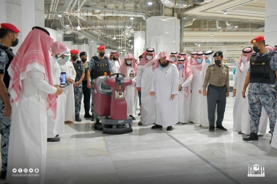 روبوت التطهير الذكي في المسجد الحرام أولى مخرجات مابعد الجائحة