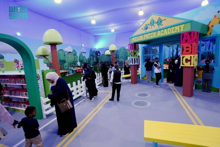 






أطفال يتعلمون المهارات داخل الأكاديمية                   (مكة)