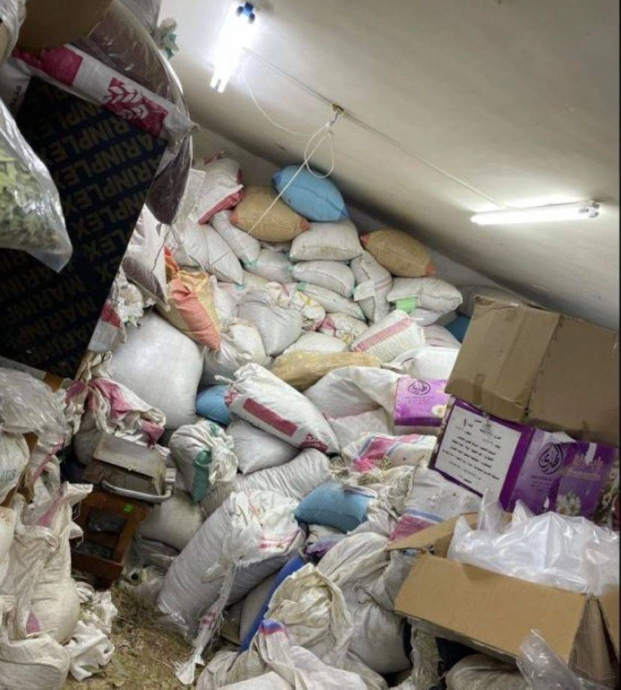 أمانة جدة تضبط مستودعا بالتاريخية وتصادر أكثر من 70 ألف كجم من العسل مجهول المصدر