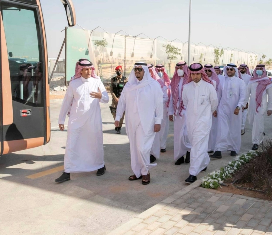 أمير الرياض بالنيابة يتفقد مشاريع "الوطنية للإسكان" في ضاحية الجوّان