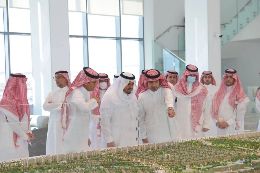 أمير الرياض بالنيابة يتفقد مشاريع "الوطنية للإسكان" في ضاحية الجوّان