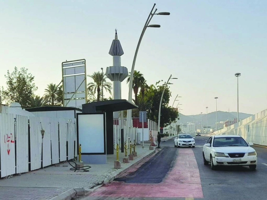 






تشويه محطة توقف الحافلات بالحفريات                                  (مكة)