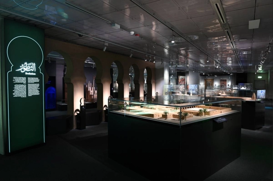 نخبة من المتحدثين على الصعيد المحلي والإقليمي والعالمي يطرحون أكثر من 25 ورقة بحثية عن الفن الإسلامي