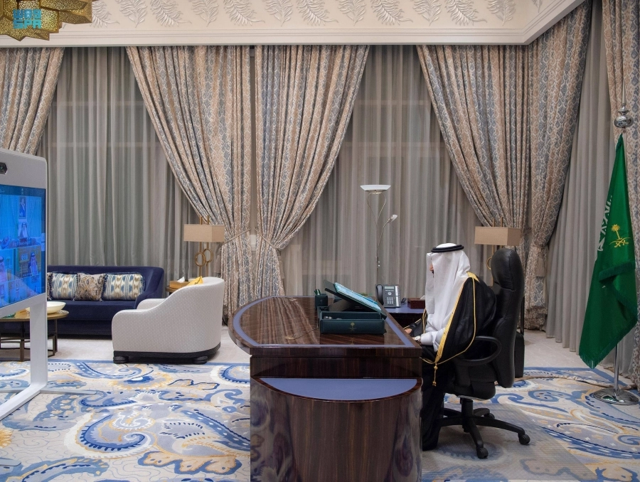 الملك سلمان مترئسا جلسة مجلس الوزراء أمس                                                                                                      (واس)