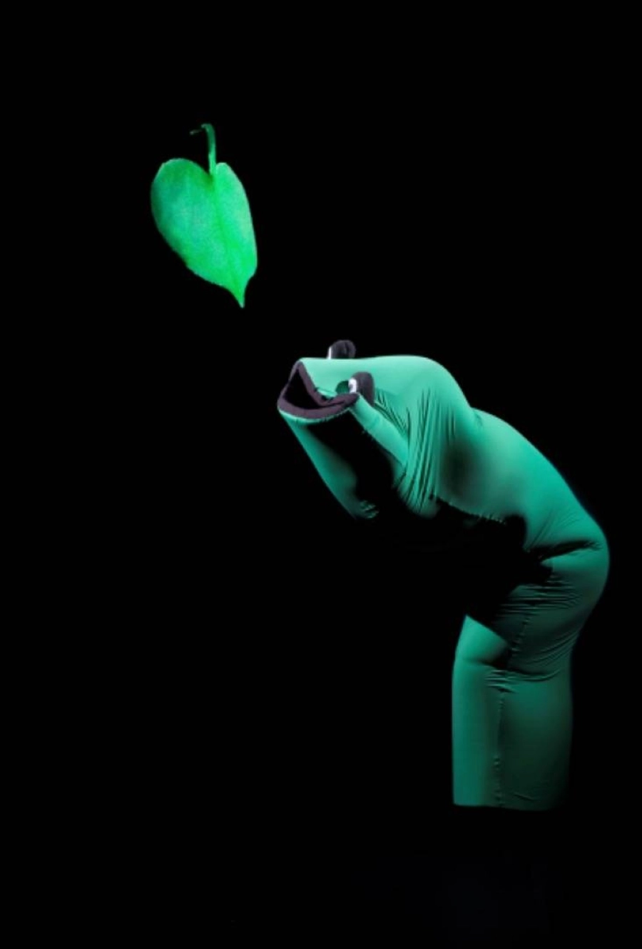 "مامنشانز" السويسرية تعرض " أنت وأنا" على مسرح إثراء