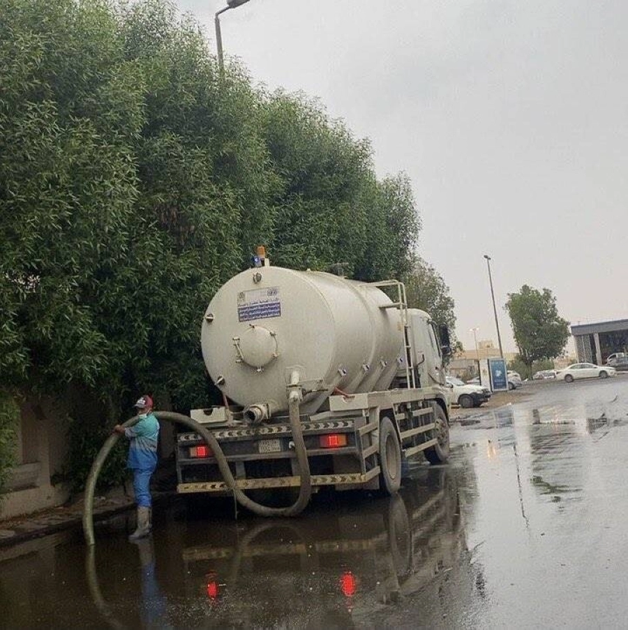 






أمانة جدة تنشر فرقها الميدانية والمعدات المختصة