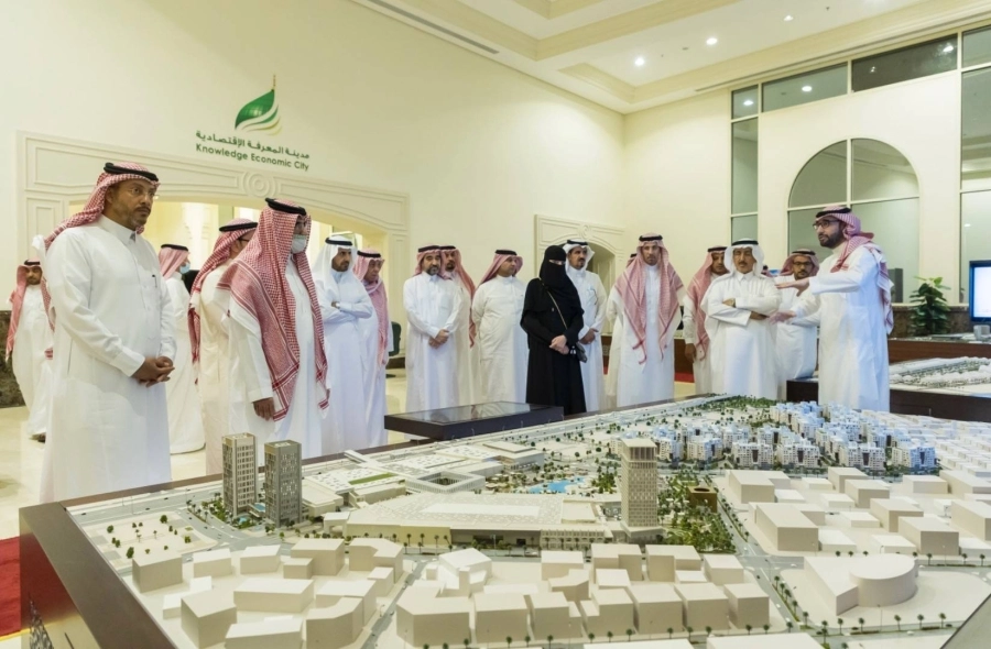 أعضاء مجلس الشورى يزورون جامعة طيبة