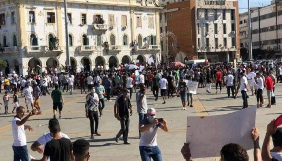 الشارع الليبي يترقب الانتخابات                                                                  (مكة)